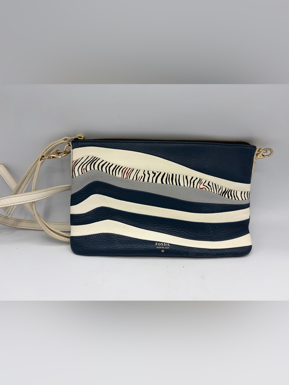 Fossil Navy and White Wave-Pattern Wristlet